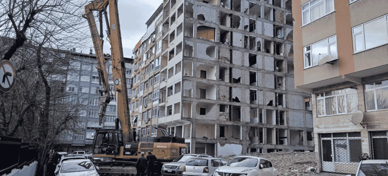 Yeniden İnşaat Yapım